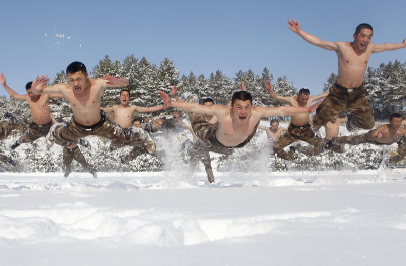 Illustration for article titled Extreme Chinese Military TrainingÂ